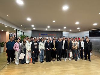 义乌市工商联朱伟武副书记及各位企业家一行莅临全球贸易通参观考察